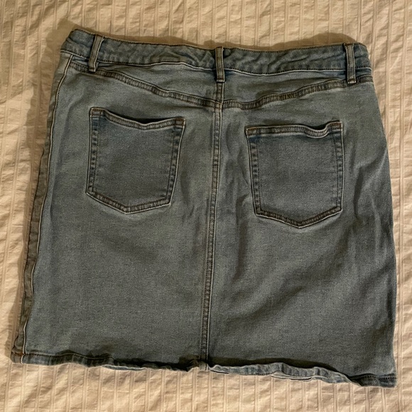 Joe Fresh denim miniskirt - Picture 3 of 4